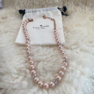 Beautiful, Delicate Kate spade Perls shape necklace.